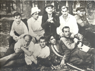 ალექსანდრე ახმეტელი მეგობრებთან ერთად